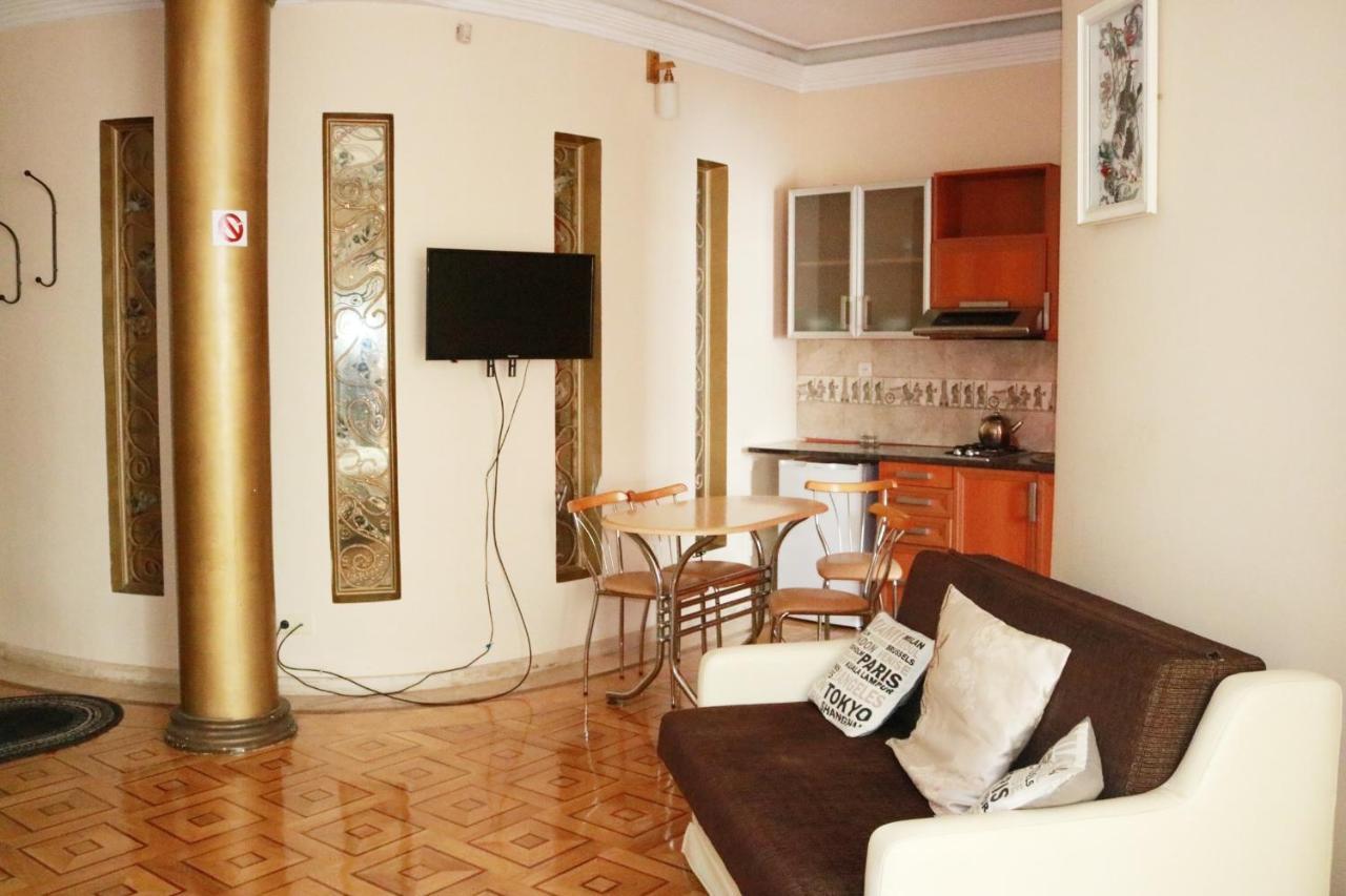 Luxors Garden Hotel Batumi Exterior photo